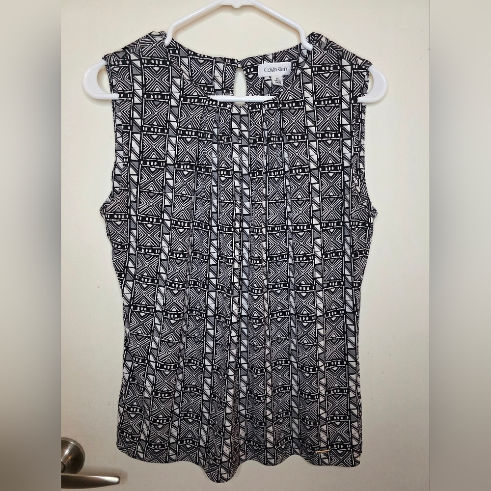 Calvin Klein Women's Black and White‎ Geometric Sleeveless Top Size Medium
